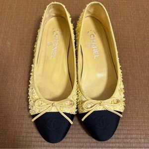 CHANEL Yellow Tweed Ballet Flats with Black Cap Toe